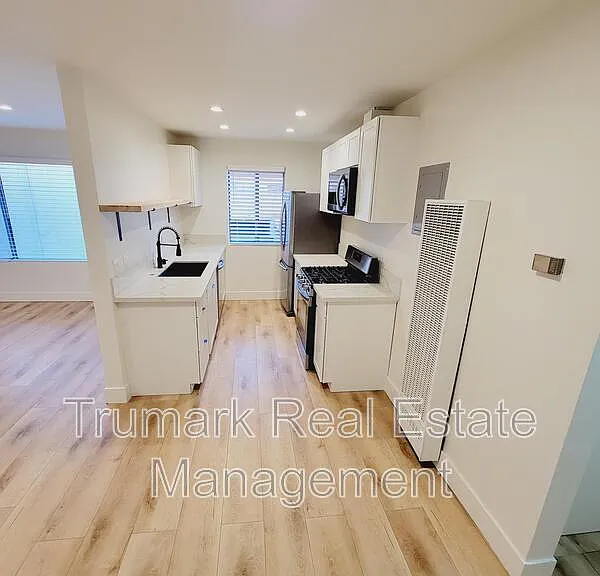 1422 E Maple St #7 — Photo 4