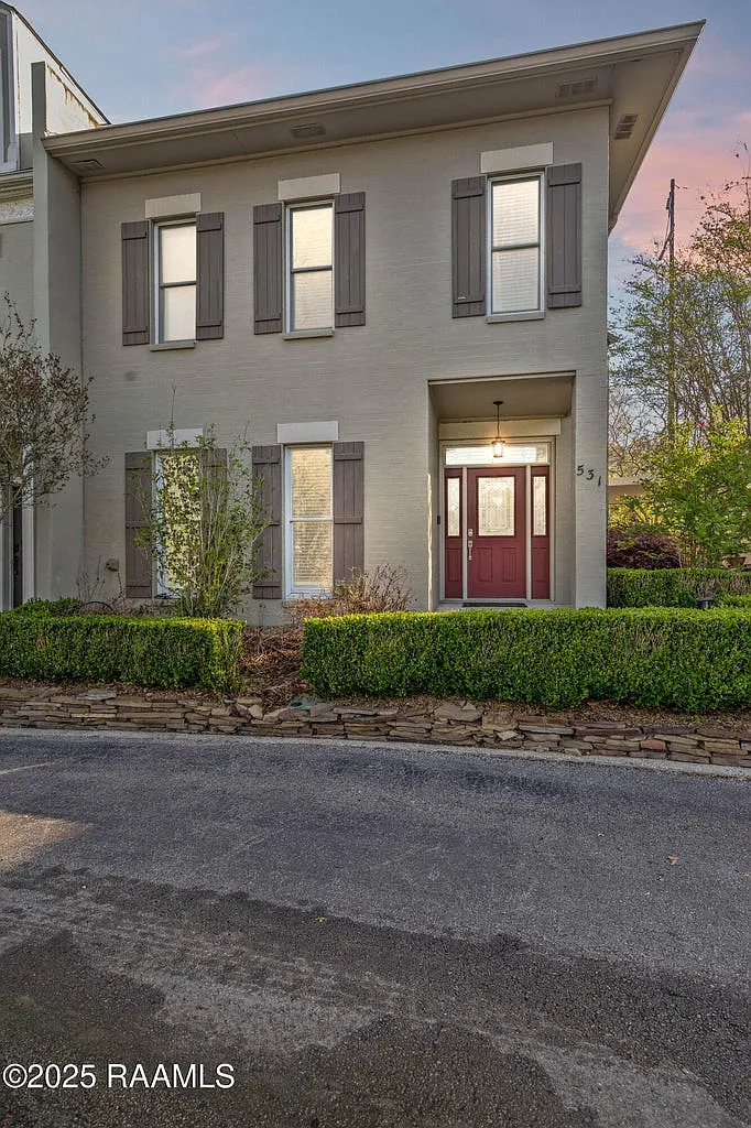 4 bed, 3.5 bath, 2520 sqft, $2,650 — Photo 1