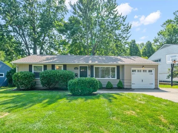 7635 Walmer St, Prairie Village, KS 66204