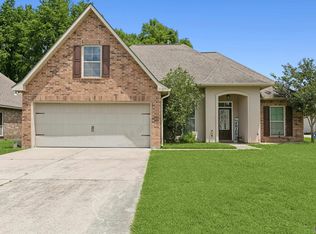 1160 Rue Riviere Dr, Port Allen, LA 70767