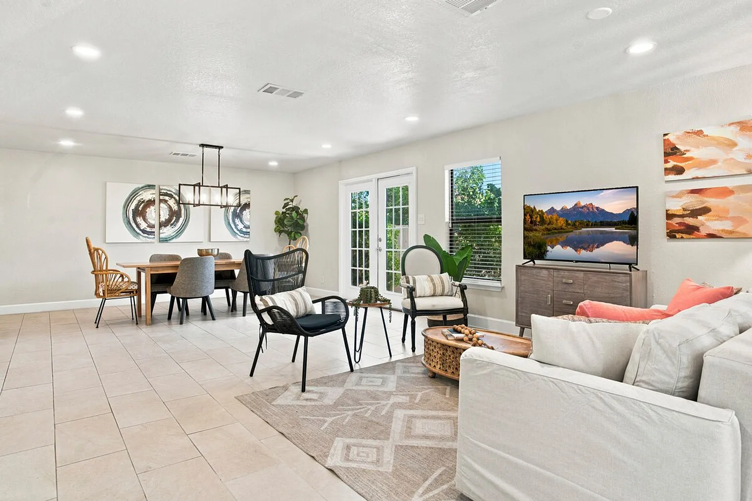 4 bed, 2.0 bath, $4,918 — Photo 2