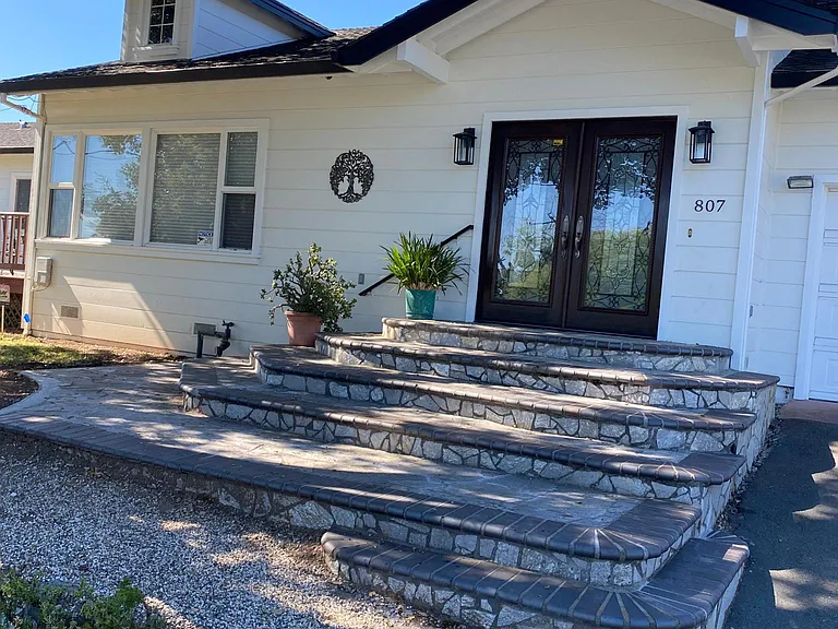 807 Bayview Way — Photo 3