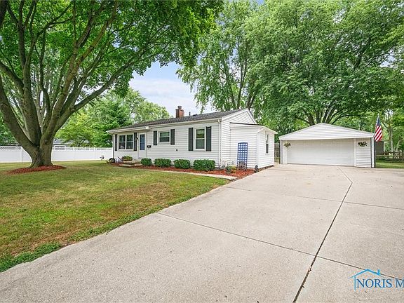 4th image of 11 Orchard Dr