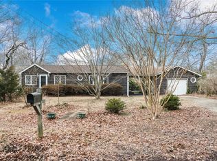 200 Huguenot Dr, Mastic Beach, NY 11951