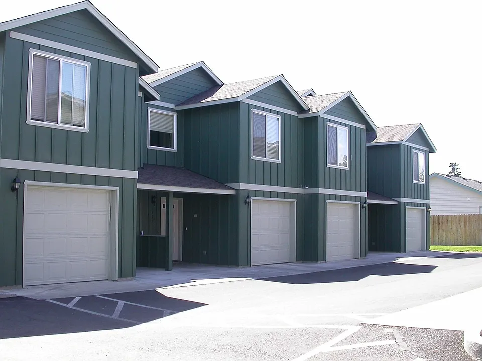 1962 SW Reindeer Ave