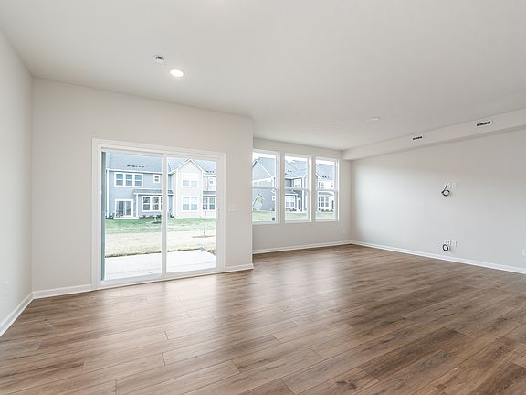 5th image of 18730 Moray St