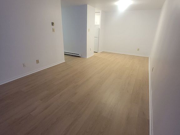 3rd image of 625 Glengarry Blvd