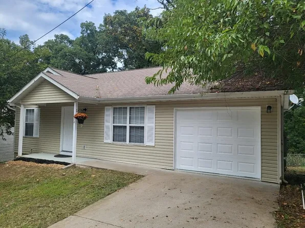 152 Pawnee Rd, Lake Ozark, MO 65049