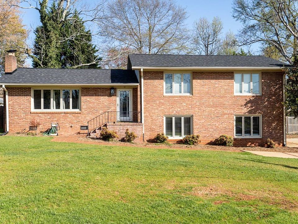 1st image of 19 Starsdale Cir