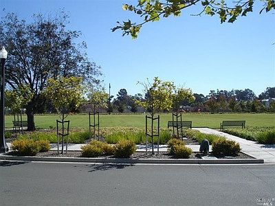 3rd image of 420 Poplar Ave
