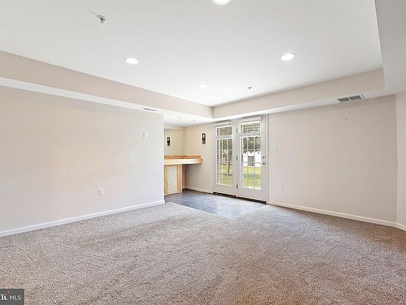 5th image of 17 Tuxford Ln #17