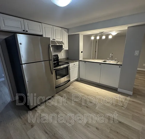 736 Stormont St #LOWER — Photo 1