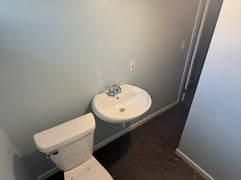 305 Beverly Rd — Photo 10