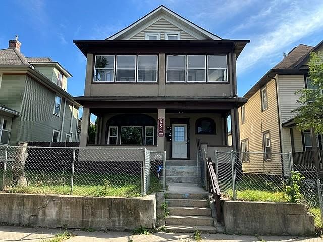 1st image of 654 Fuller Ave