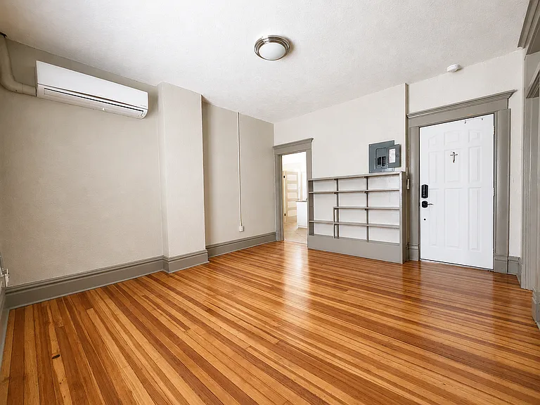 1000 Carteret Ave #4 — Photo 5