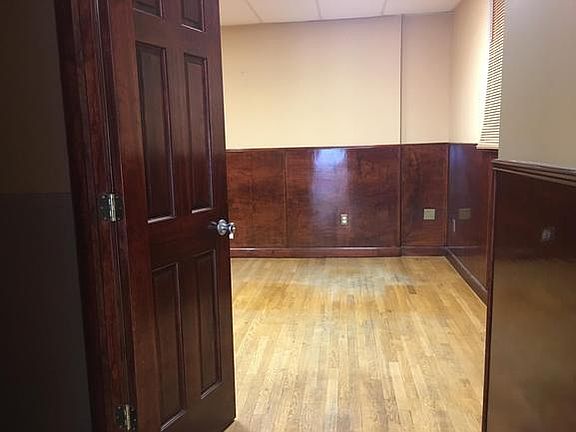 4th image of 522 W 37th St