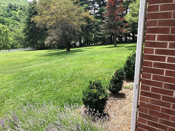 5th image of 711 E Blue Grass Trl