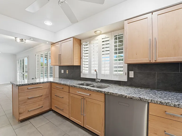 2051 E Hermosa Dr — Photo 16