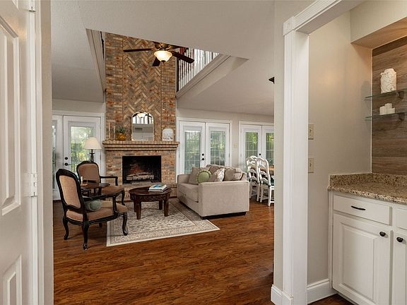 5th image of 1530 Nightingale Cir
