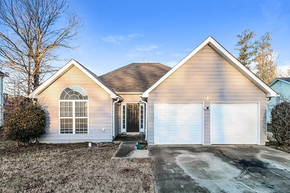 3 bed, 2.0 bath, 1386 sqft, $1,755 — Photo 1