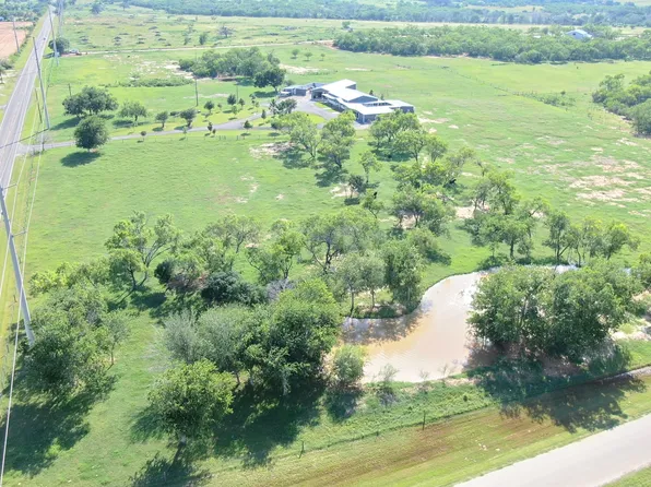 6653 Fm 539, Floresville, TX 78114