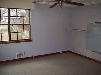 2nd image of 5215 Shawn Ln