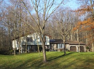 1349 Pin Oak Ln, Slatington, PA 18080