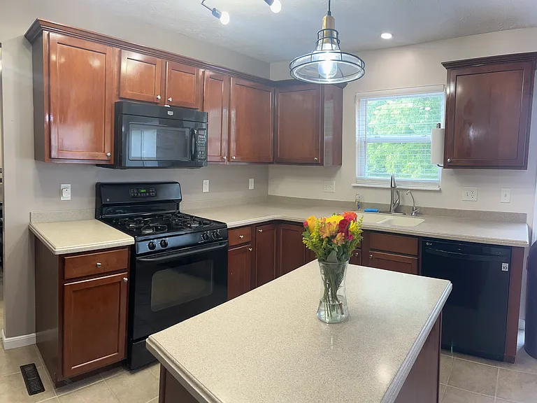 6631 Lovell Ct — Photo 9
