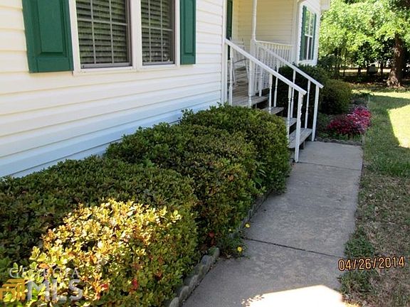 3rd image of 144 Stillwood Dr