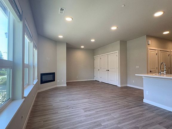 5th image of 8614 176th St E
