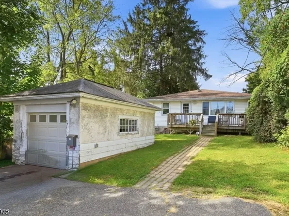 74 Trinity St, Newton Town, NJ 07860