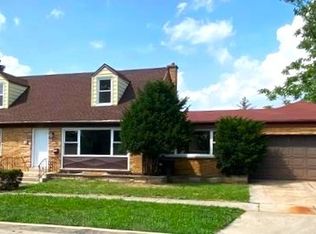 725 Newcastle Ave, Westchester, IL 60154