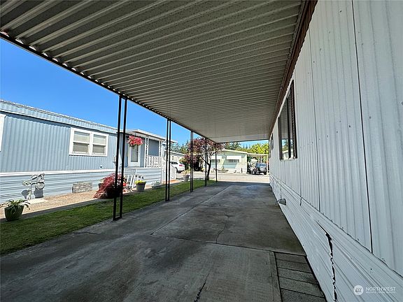 4th image of 225 NE Ernst Street #28