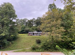 13 Mayfair Ln, Charleston, WV 25311