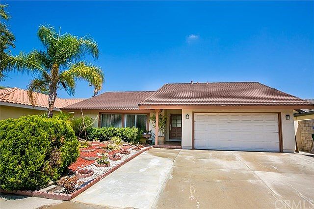 Welcome Home to this beautiful Single Level House in a quite