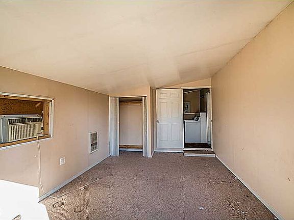 3rd image of 5219 Bayside Dr