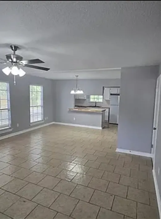 3 bed, 2.5 bath, 1600 sqft, $1,595 — Photo 4