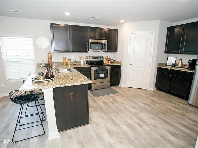 178 Goodall Woods Dr — Photo 7