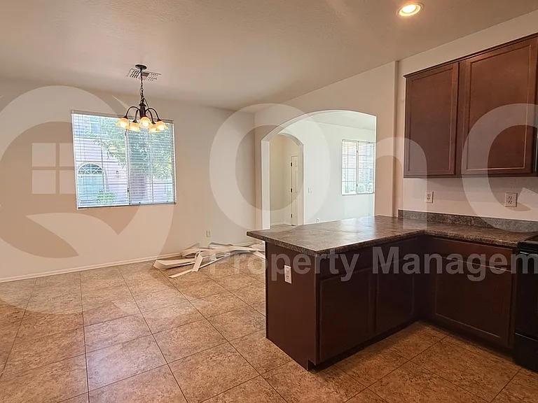 3927 E Edna Dr — Photo 2