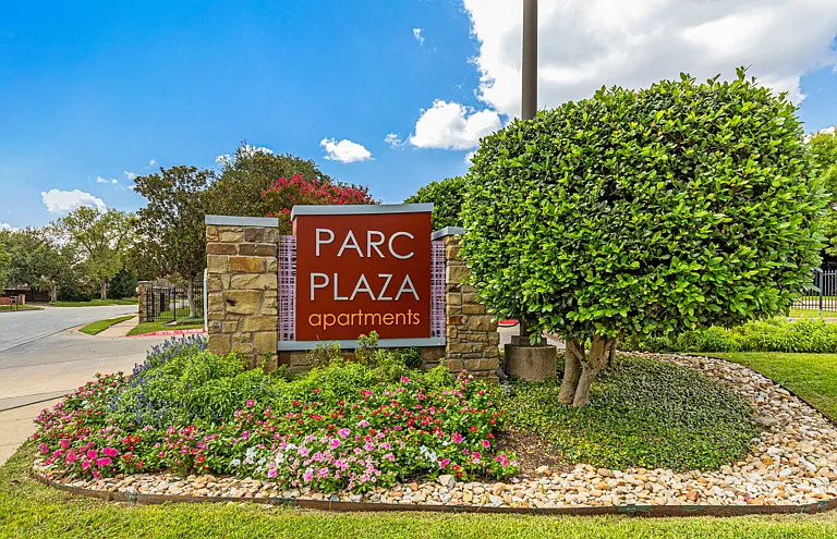 Parc Plaza Apartments — Photo 38