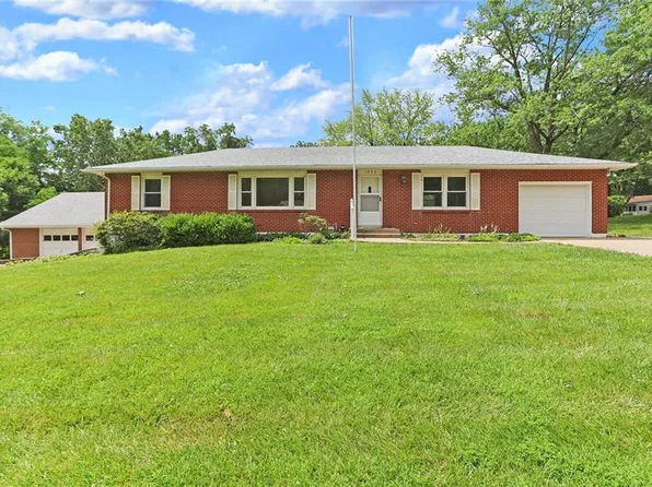 1452 Circle Dr, Liberty, MO 64068