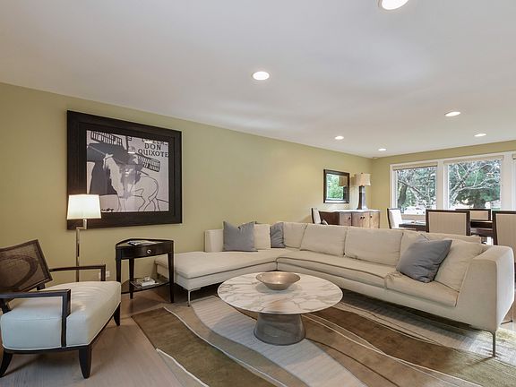 3rd image of 2896 Twin Oaks Dr