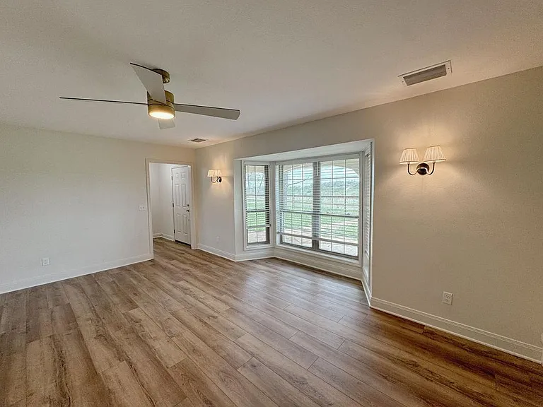 5121 FM 446 — Photo 5