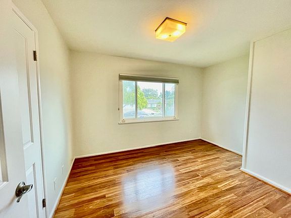 5th image of 241 Lee Dr
