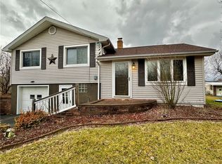 1069 Old Youngstown Rd, New Castle, PA 16101