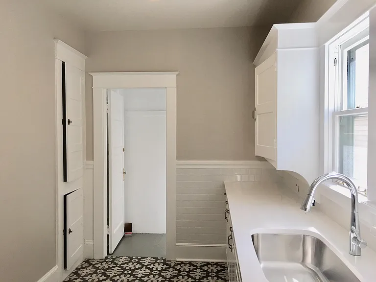 221 S Hamilton St — Photo 5