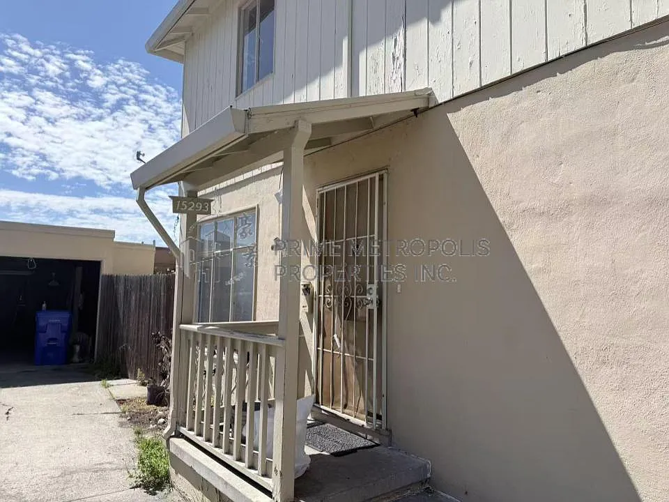 Building Photo - 15293 Central Ave