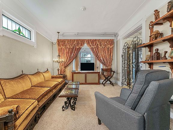 4th image of 2131 Strang Ave #1