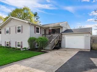 6054 Hampton Dr, Carpentersville, IL 60110
