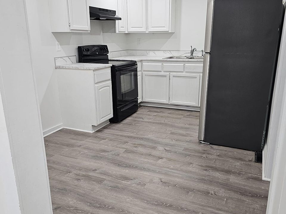 Kitchen entrance from living room